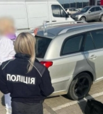 Судитимуть зловмисницю, яку викрили на збуті великої партії металевої ртуті поблизу Мукачева