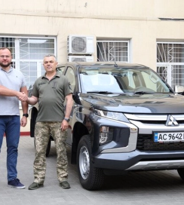 Луцький міський голова передав пікап для військових