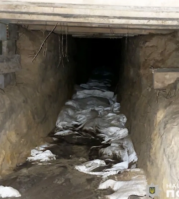 Хотіли викрасти понад 5 млн грн: поліцейські затримали двох чоловіків, які підірвали банк у Чернігові. Фото і відео