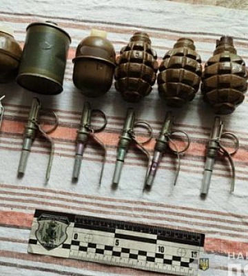 Сбывал оружие и боеприпасы к нему: в Кривом Роге задержали подозреваемого