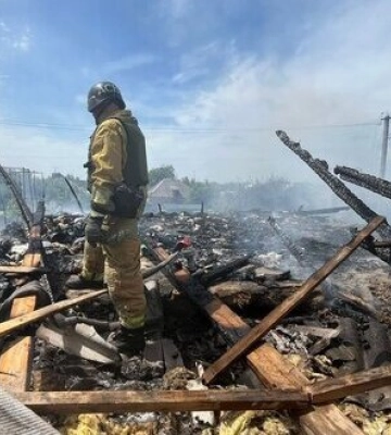 Росіяни били по Нікопольщині з артилерії та дронами-камікадзе: пошкоджено приватні будинки, п’ятиповерхівку та ЛЕП. ФОТОрепортаж