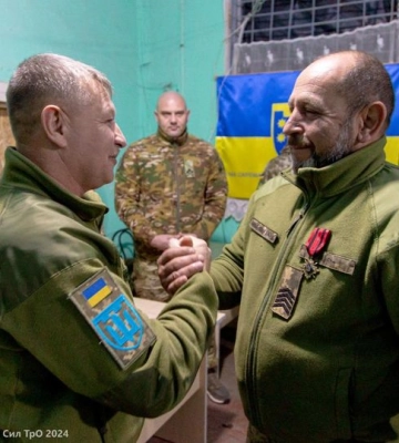 Мешканця Дніпра Дмитра Панюту зі 108 окремої бригади ТрО нагородили «Золотим хрестом»
