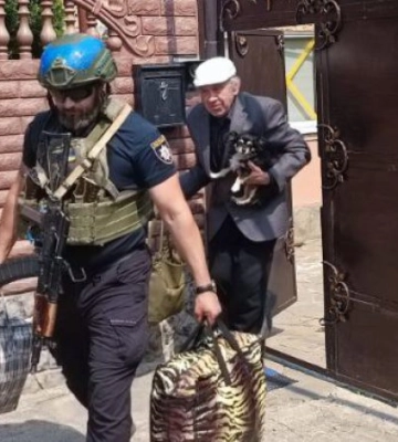 Поліцейські евакуювали з Козачої Лопані 12 цивільних