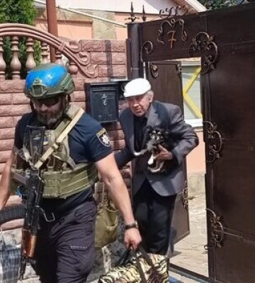 З Козачої Лопані на Харківщині евакуювали 12 цивільних. ФОТОрепортаж