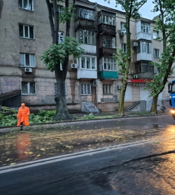 В Одесі через сильний дощ затоплені магістральні вулиці