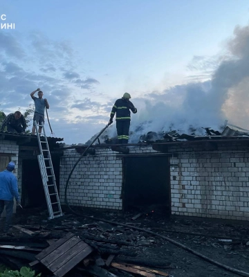 На Волині горіла господарська будівля