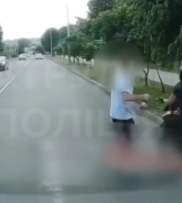 У Ковелі мотоцикліст на переході ледве не збив людину