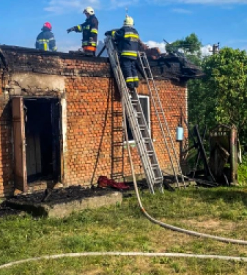 Вогнеборці врятували від знищення вогнем будинок на Львівщині