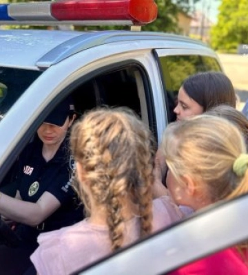 Безпека на дорозі — важлива тема, яку необхідно обговорювати зі своїми дітьми