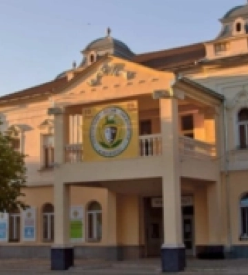 Мукачівський драматичний театр зібрав десять тисяч гривень на підтримку ЗСУ