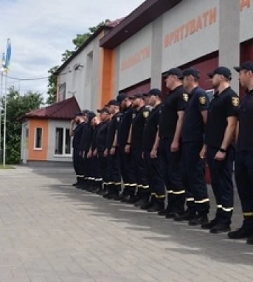 На Волині дві години гасили палаючу споруду 