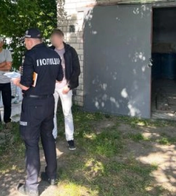 Організували підпільні цехи з виготовлення алкоголю – поліцейські викрили угруповання ділків фальсифікату у Миколаєві