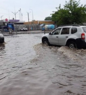 Одеса пішла під воду після сильної зливи, синоптики прогнозують погіршення погоди