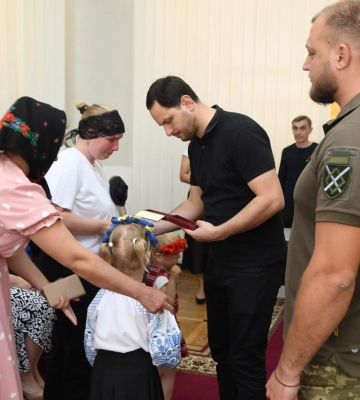 Родинам загиблих Героїв з Рівненщини вручили їхні посмертні нагороди