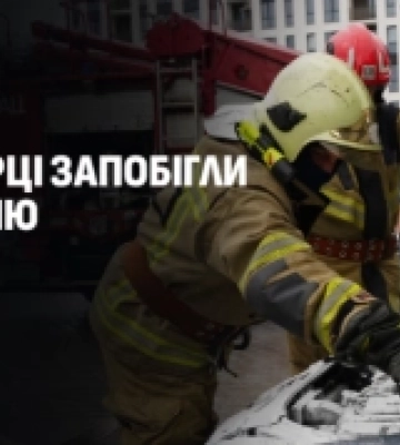 Дим з-під капота: рятувальники у Виноградові врятували авто від серйозного загоряння