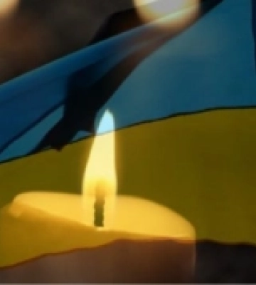 Володимир попрощається із загиблим на війні солдатом Юрієм Касяном