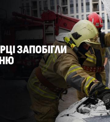 Дим з-під капота: рятувальники у Виноградові врятували авто від серйозного загоряння
