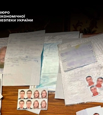 У Чернівцях судитимуть екс-міліціонера, який продавав фальшиві водійські і пенсійні посвідчення