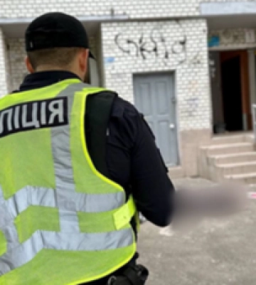 В Одесі чоловік напав з ножем на 8-річну доньку та дружину, а потів вкоротив собі віку: подробиці