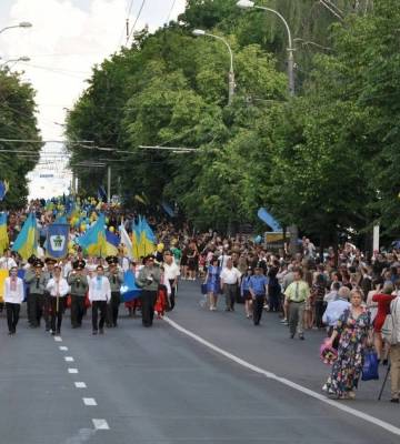 У кожній школі Рівного — власний «останній дзвоник»