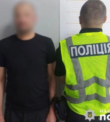 У Києві затримали чоловіка, який біля дитячого майданчику ледь не зарізав незнайомця