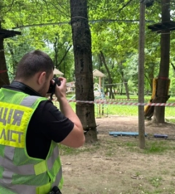 В Ужгороді в дитячому мотузковому парку обірвався трос, півтора десятка дітей травмувалися