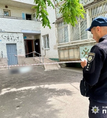 В Одесі чоловік поранив двох людей, а потім вчинив самогубство