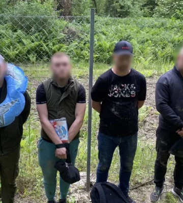 Переплисти Тису на дитячих надувних кругах: четверо чоловіків намагалися втекти за кордон