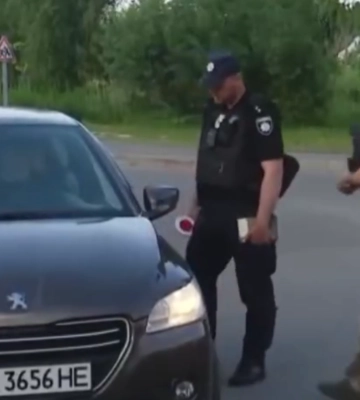 Як в одному із сіл біля Луцька роздавали повістки. Відео