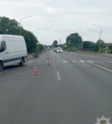 У Луцькому районі бус збив школярку на переході 