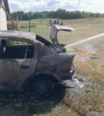 У селі на Волині горів легковик