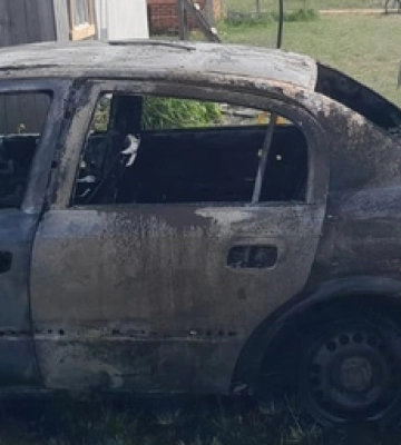 На Волині внаслідок пожежі вщент згорів легковик 