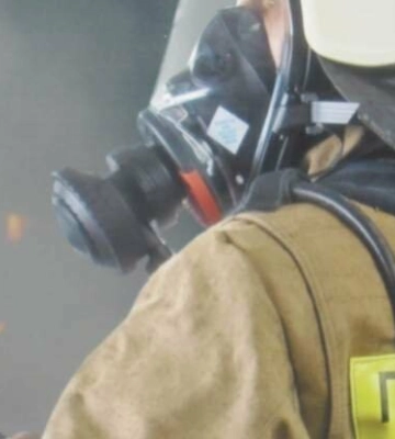 У Пустомитах пожежники врятували від знищення вогнем гараж та два автомобілі