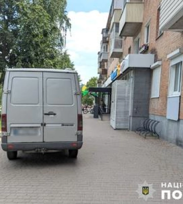 У Полтаві поблизу Маркетопту на Петра Юрченка мікроавтобус збив пішохода