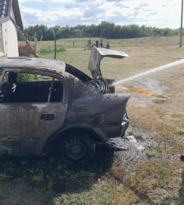 На Волині внаслідок пожежі вщент згорів легковик 