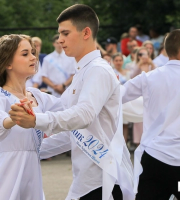 У школах Кропивницького пролунав останній дзвоник (фоторепортаж)