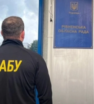 Заступника голови Рівненської облради викрили на отриманні майже пів мільйона гривень хабаря