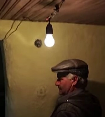 Тариф на світло можуть залишити на рівні 2,64 грн, але не для всіх: кому пощастить