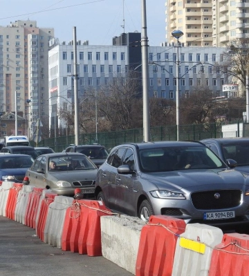 Ремонт моста в Киеве: в КГГА предупредили об ограничениях движения возле станции метро &quot;Днепр&quot;