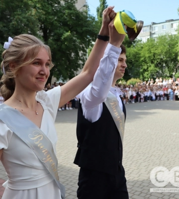 Майже півтори тисячі випускників отримали атестати у Кропивницькому