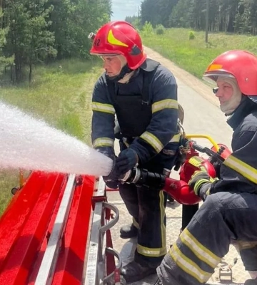 3700 гектарів лісів горять в Харківській області