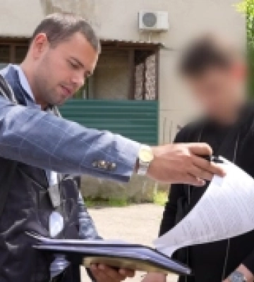 Тисяча доларів за закриття виконавчого провадження: в Одесі затримали державного виконавця