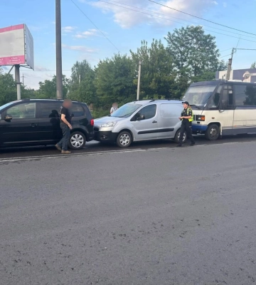 У Луцьку зіштовхнулися три автівки