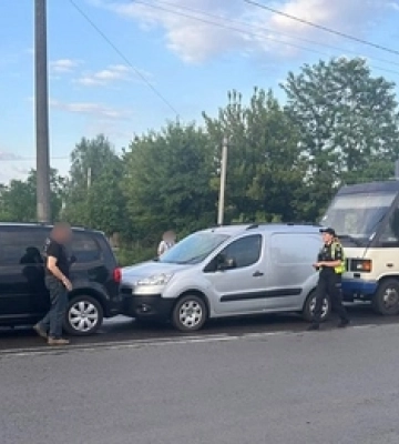 У Луцьку зіштовхнулися три автівки