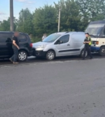 У Луцьку зіштовхнулися три автівки