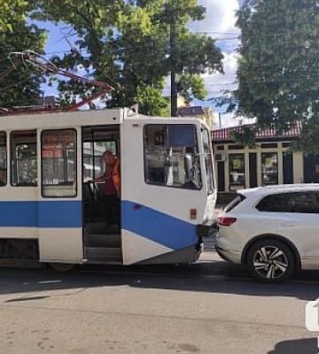 В Кривом Роге на 95 квартале третий день подряд происходит ДТП: детали