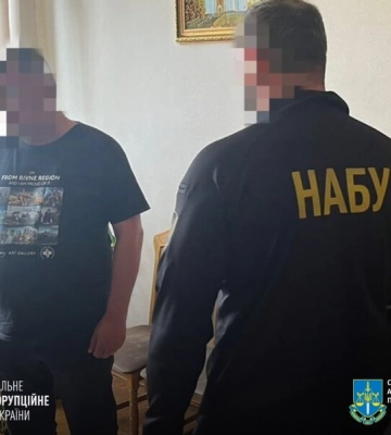 СБУ подозревает во взятке 500 тыс. грн заместителя председателя Ровенского облсовета. СМИ назвали его имя