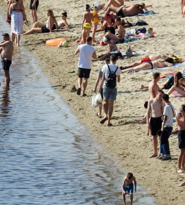 Море досі не очистилося після каховської повені: чи можна купатися в Одесі