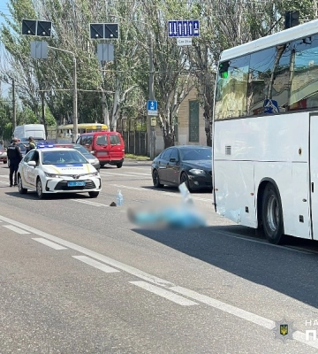 В Одесі автобус на смерть збив чоловіка
