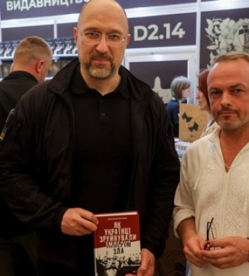Шмигаль поспілкувався із видавництвами-партнерами харківської друкарні, яку зруйнували росіяни